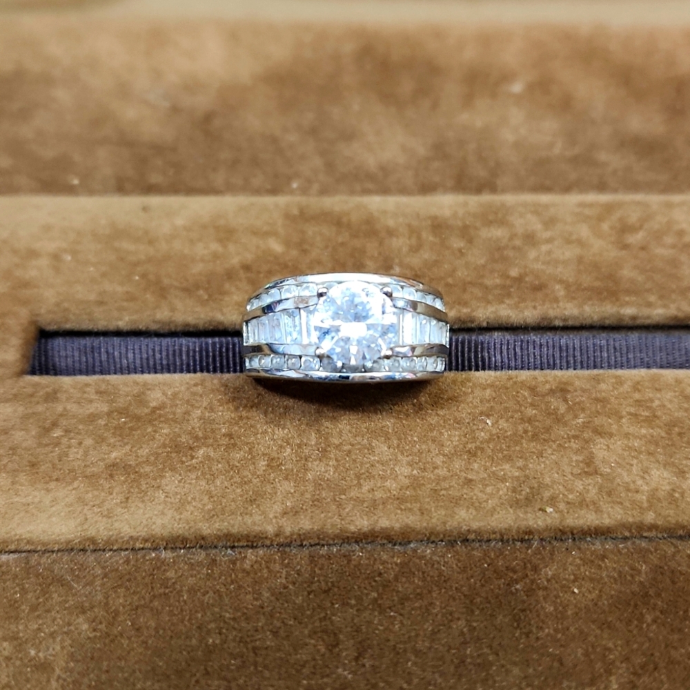 Sterling Sz 8 Sparkling Ring